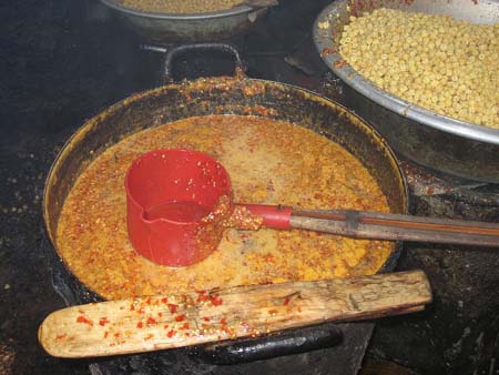 Ng&ocirc;[-]được[-]chi&ecirc;n[-]bằng[-]mỡ[-]phế[-]thải[-](Ảnh:[-]Ph&uacute;c[-]Hưng)